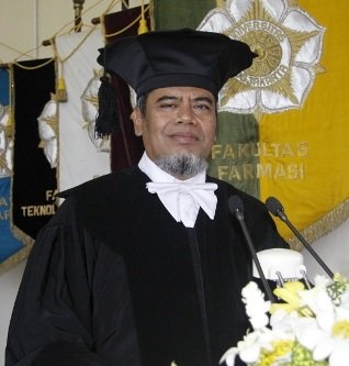 Prof. Dr. Kuswandi, S.U., M. Phill., Apt